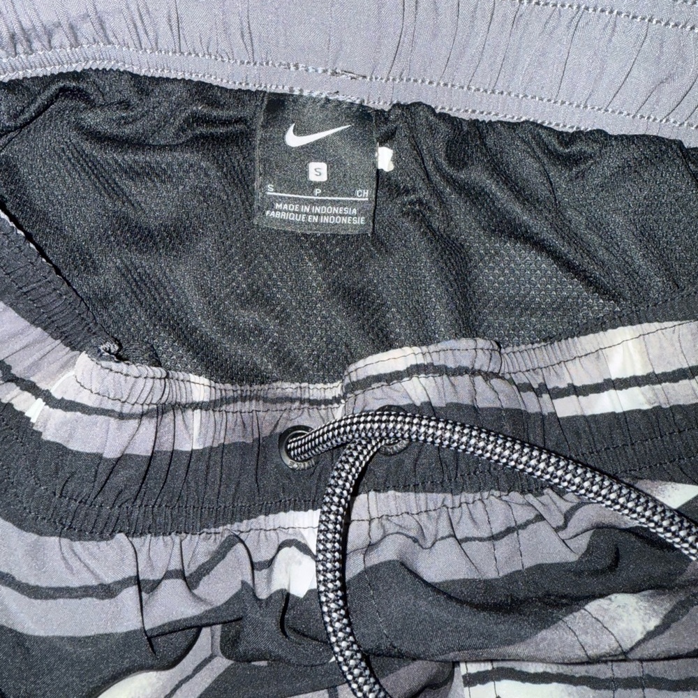 Nike volley swim trunks men’s Black and Gray Striped Shorts - Picture 3 of 3